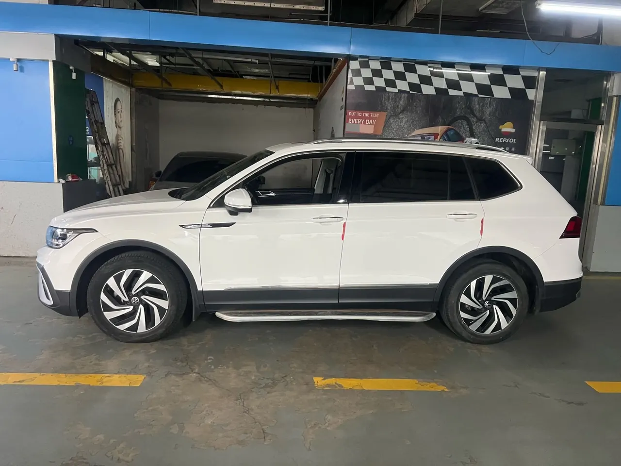 Volkswagen 2022 Tiguan L 2.0TSI 330TSI Two-Drive Smart Edition Automatic Gear 2