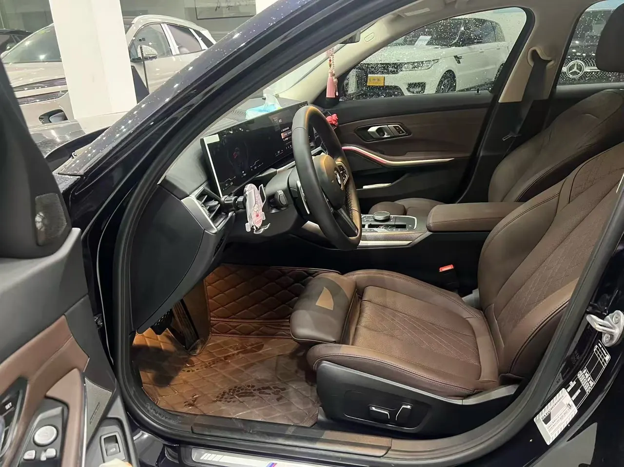 BMW 3 Series 2024 325Li 2.0T M Sports Obsidian Night Suit Automatic Gear 5