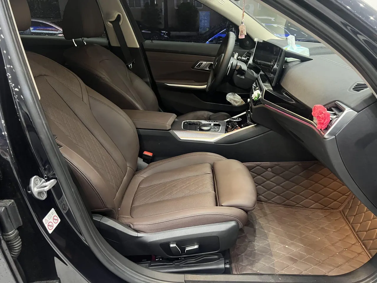 BMW 3 Series 2024 325Li 2.0T M Sports Obsidian Night Suit Automatic Gear 5