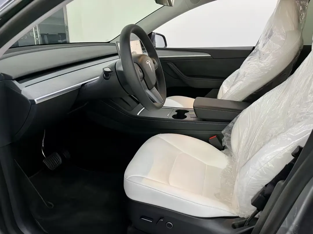 Tesla 2024 Model Y rear-wheel drive version automatic transmission 3