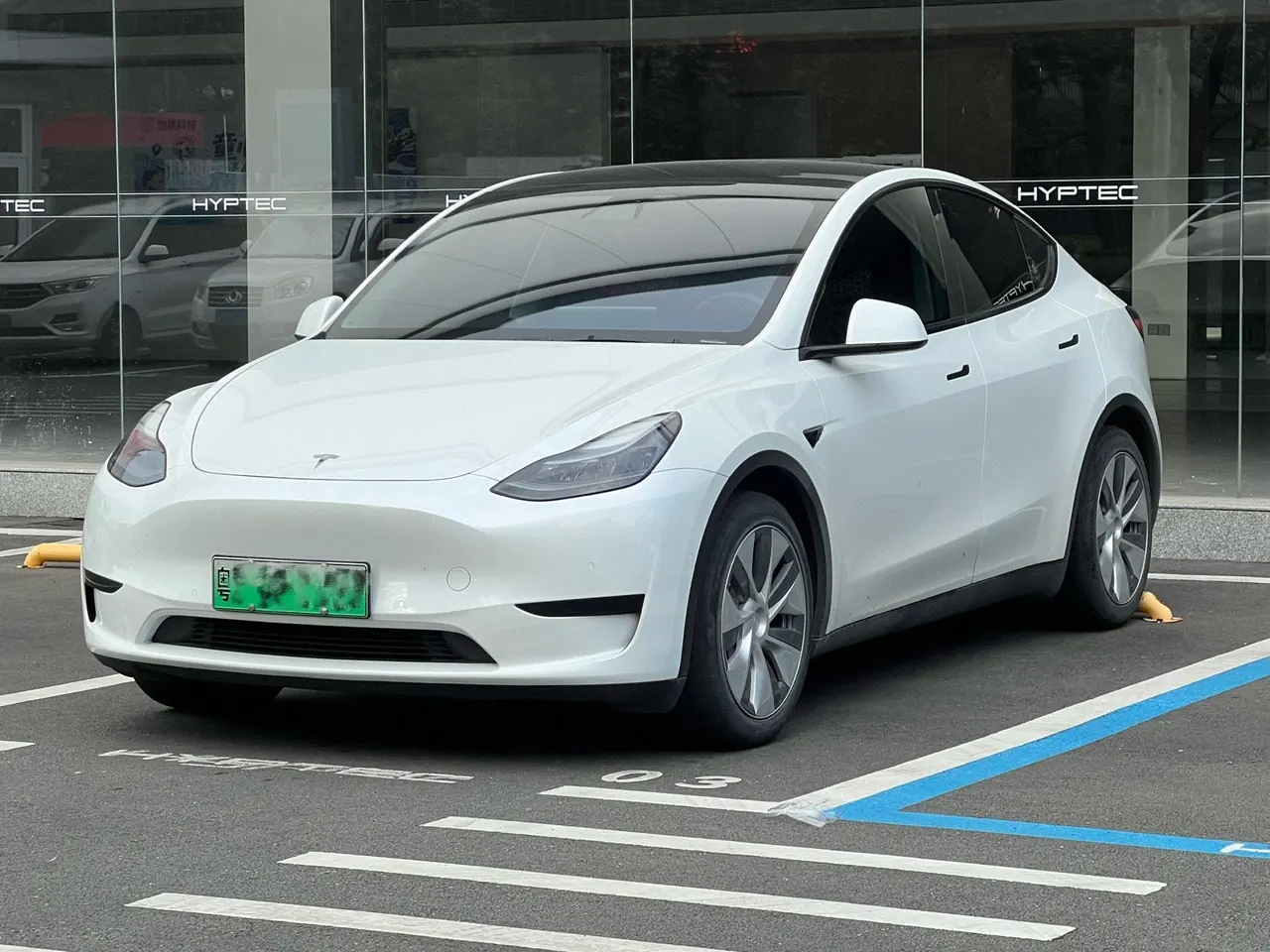 Open image lightbox: Tesla 2022 Model Y rear-wheel drive version (facelift) automatic gear