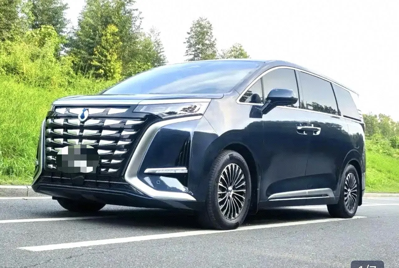 Открыть галерею: Denza 2022 Denza D9 DM-i 1.5T stepless 970 four-wheel drive flagship automatic gear