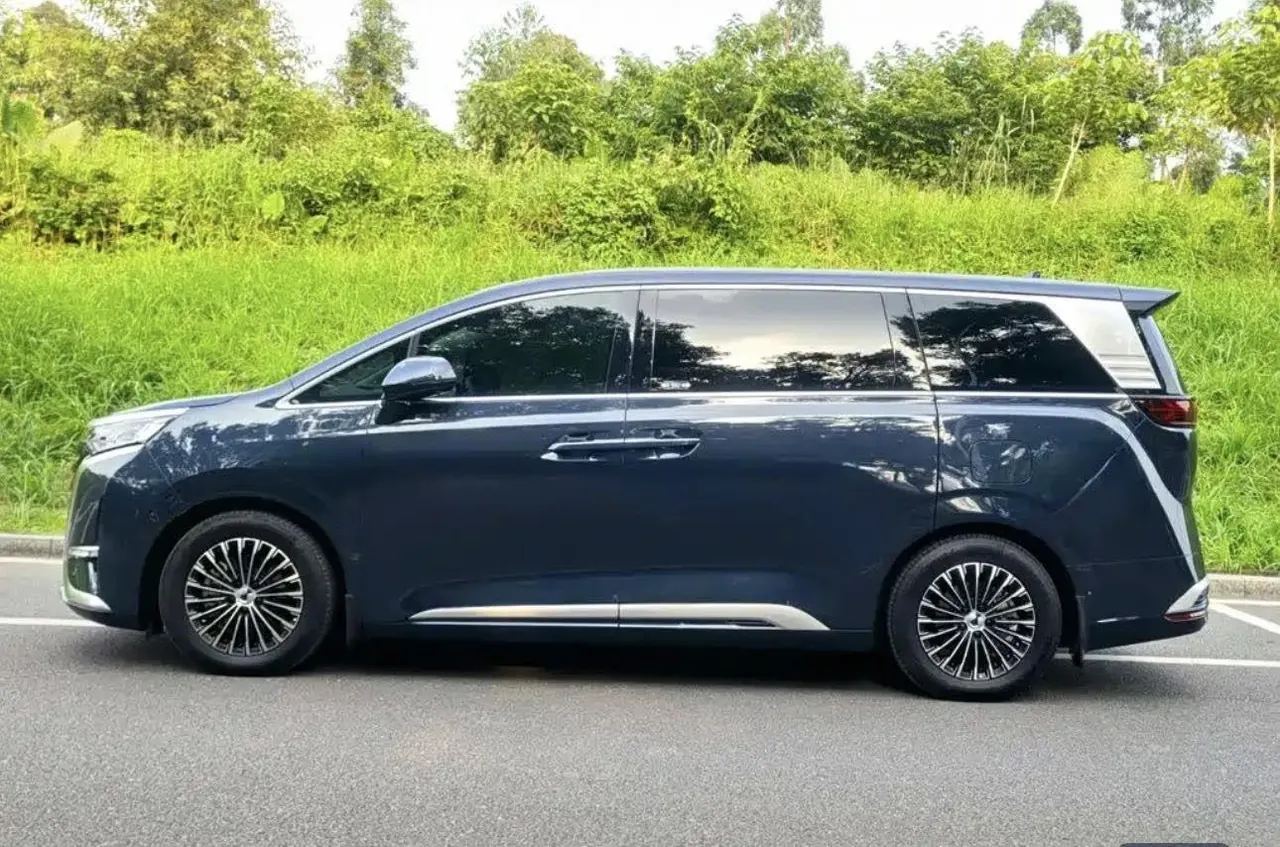 Denza 2022 Denza D9 DM-i 1.5T stepless 970 four-wheel drive flagship automatic gear 3