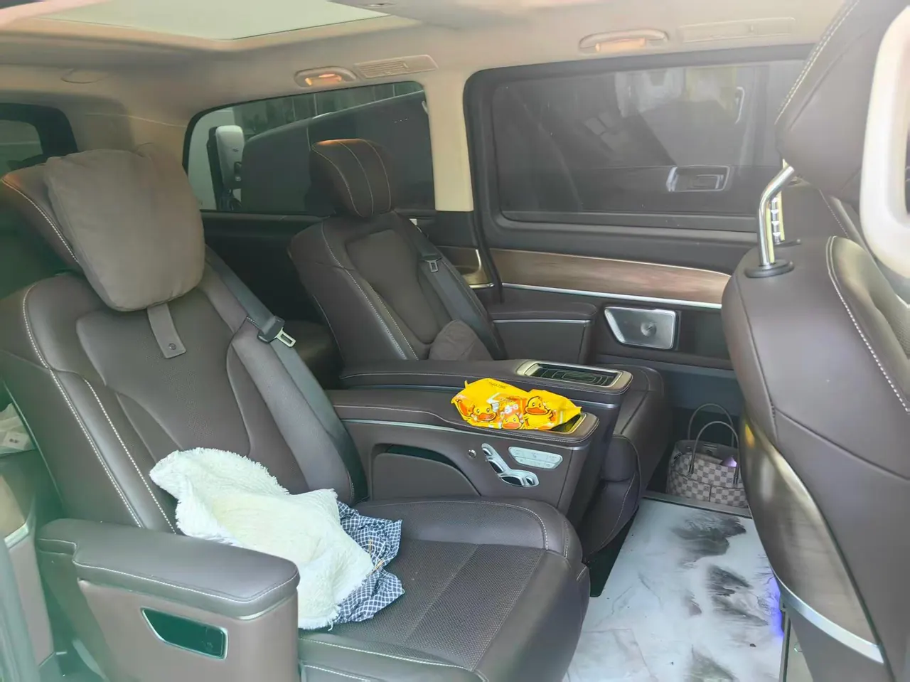 Mercedes Benz V 2022V 260 L 2.0T Deluxe Edition Automatic Gear 3