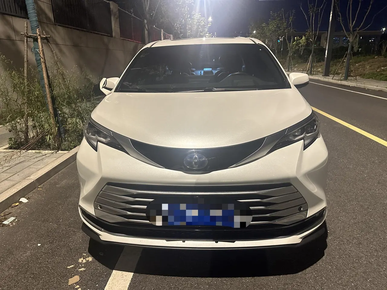 Toyota 2023 Sana 2.5 Stepless Platinum Edition Automatic Transmission 2