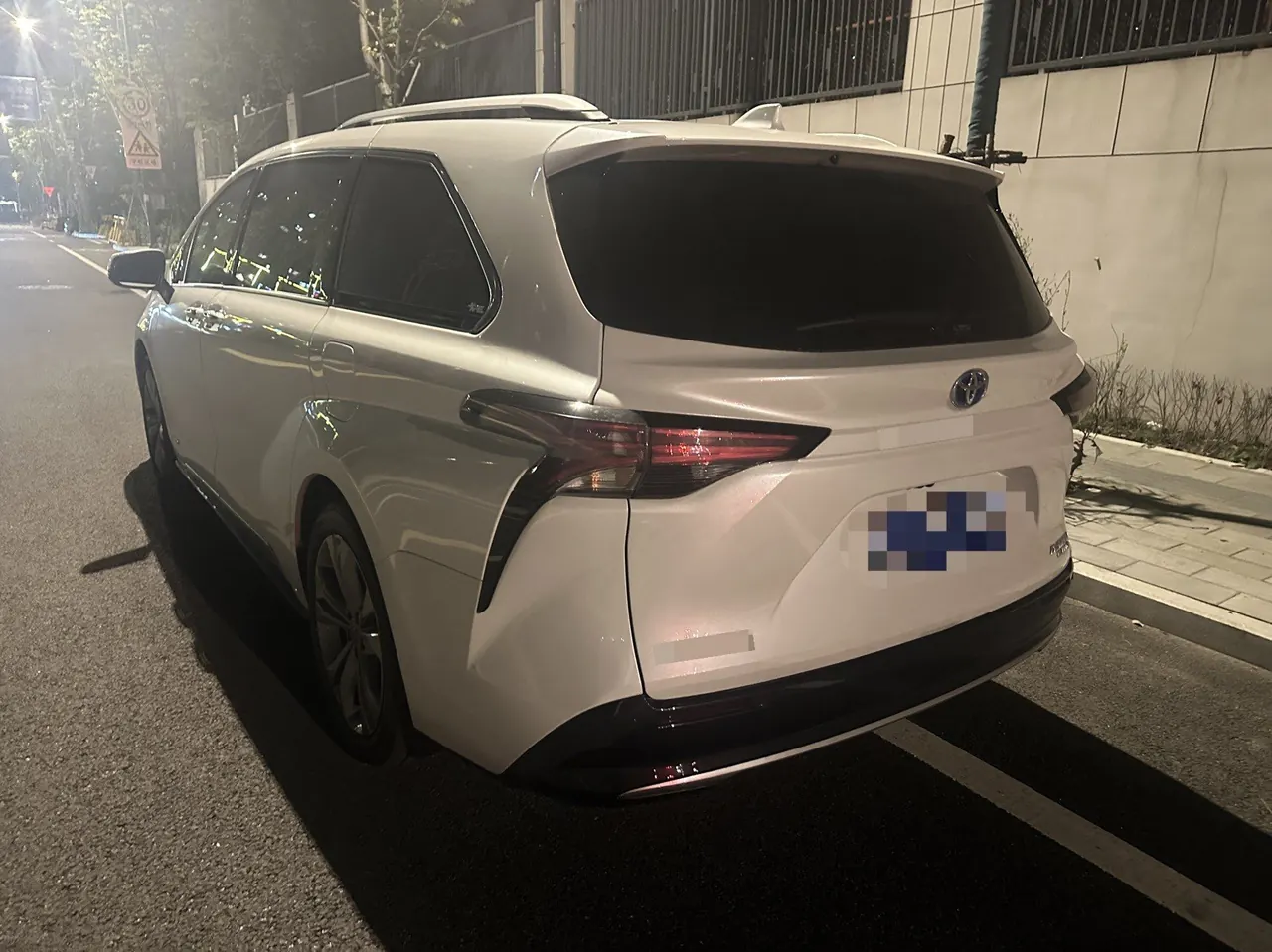 Toyota 2023 Sana 2.5 Stepless Platinum Edition Automatic Transmission 4