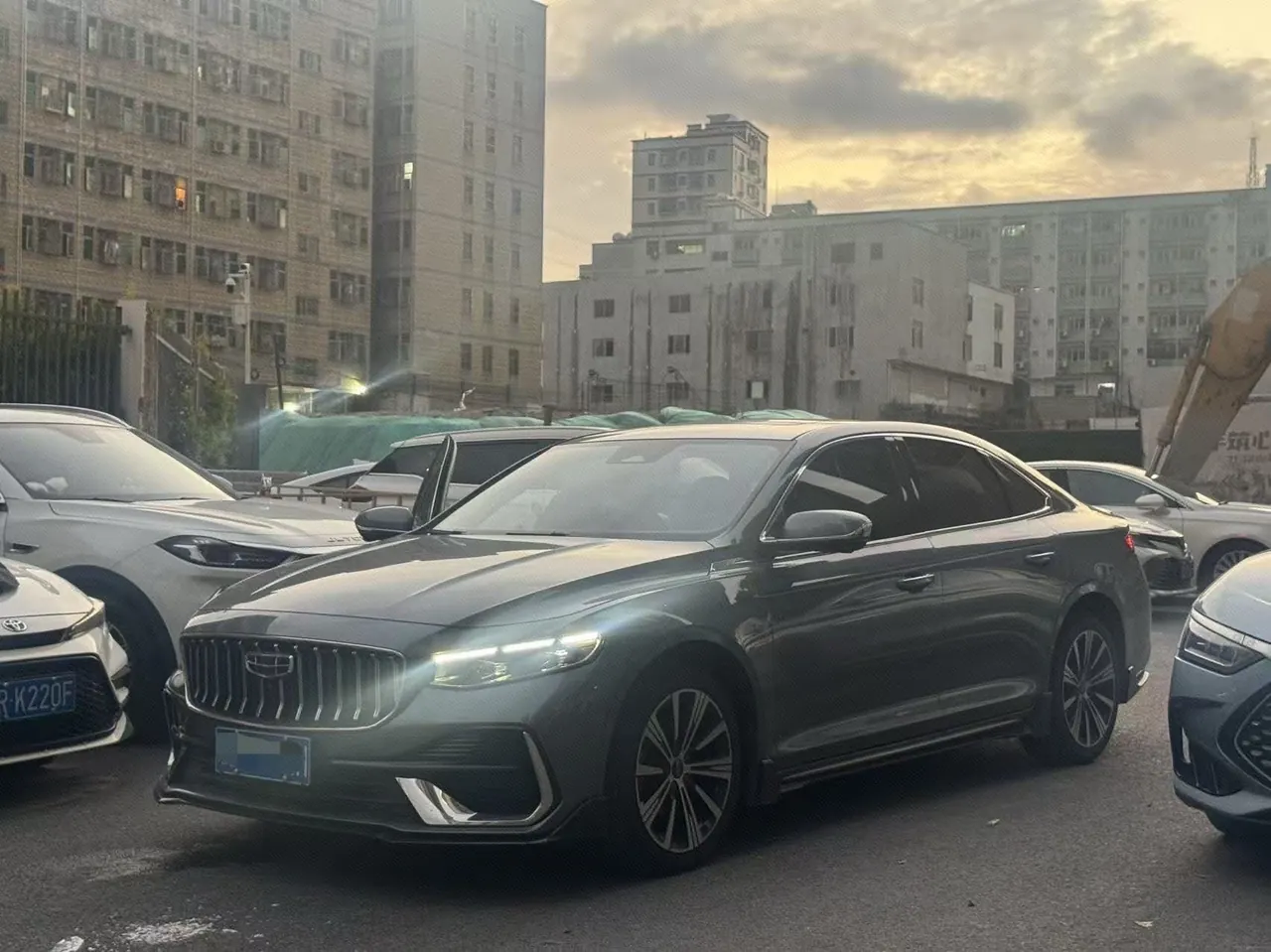 Открыть галерею: Geely 2026 Star Rui 1.5TD Oriental Obsidian Kunlun Edition Automatic Gear