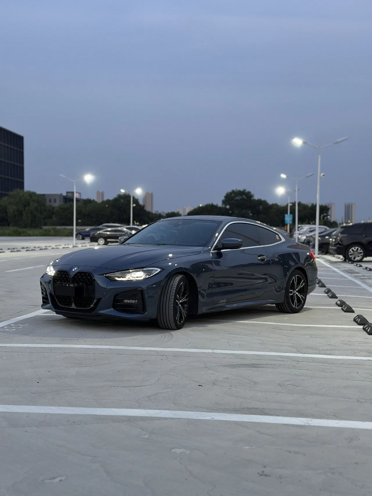 打开图片灯箱:BMW 4 Series (Imported) 2023 425i Coupe 2.0T M Sports Obsidian Night Suit Automatic Gear