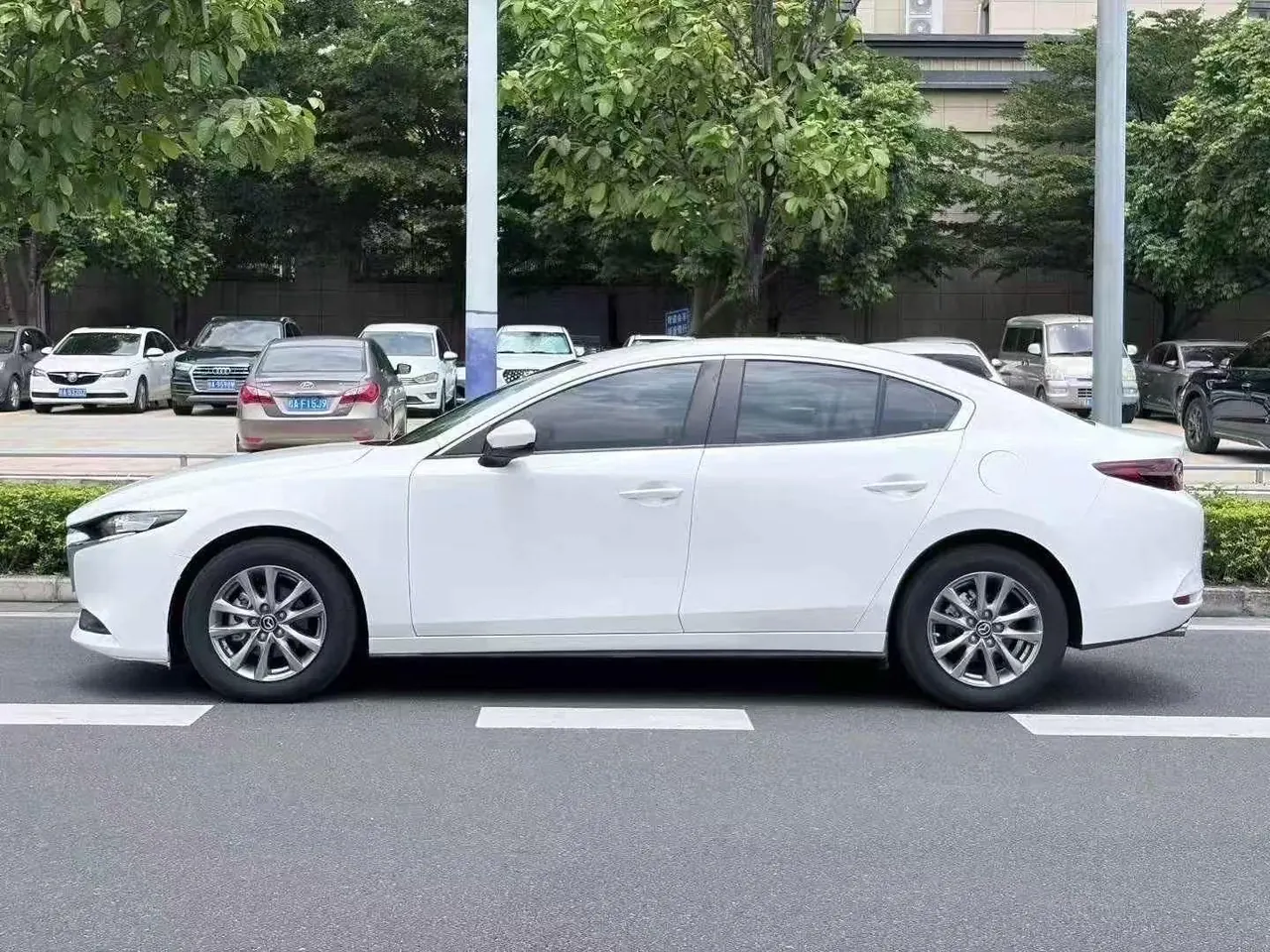 Mazda 3 Angkesaila 2022 Mazda 3 Angkesaila-sedan 2.0 quality automatic transmission 3