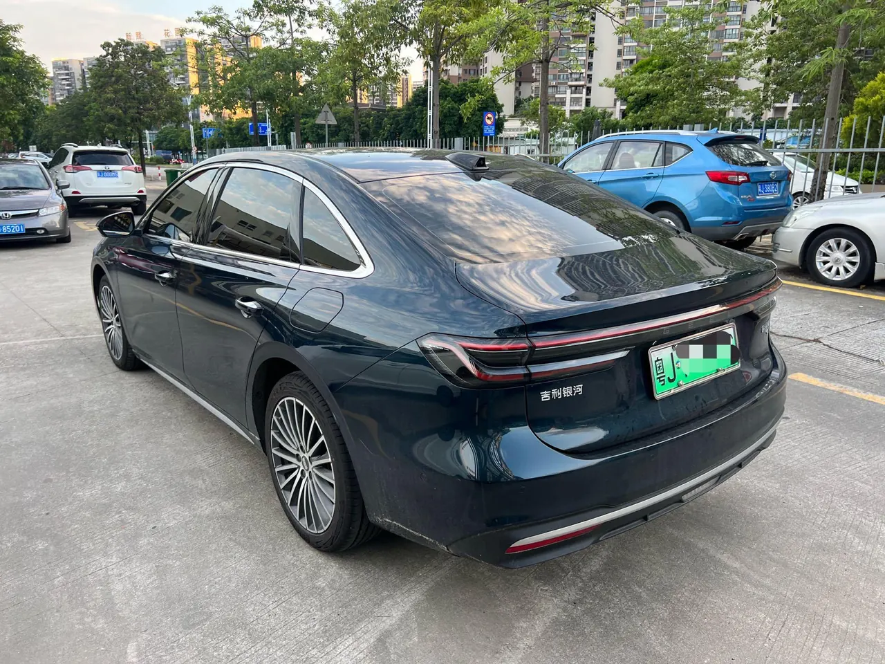 Geely Galaxy 2026 star shine 7 EM-i 1.5 220km four-wheel drive star shine version automatic gear 3