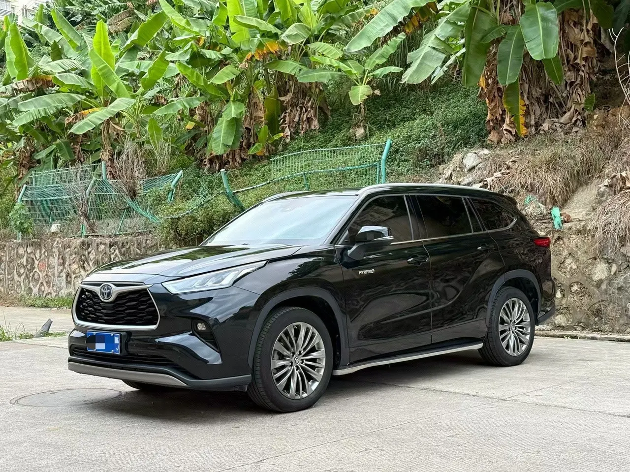 Open image lightbox: Toyota 2022 Highlander Dual Engine 2.5 Stepless Four-wheel Drive Premium Edition 7-seat Automatic Gear
