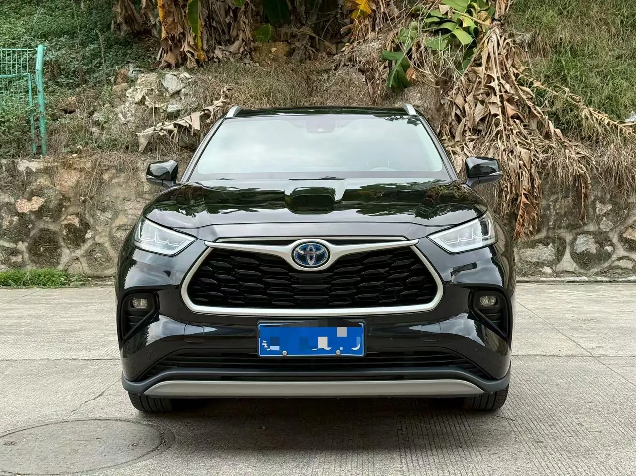 Toyota 2022 Highlander Dual Engine 2.5 Stepless Four-wheel Drive Premium Edition 7-seat Automatic Gear 2