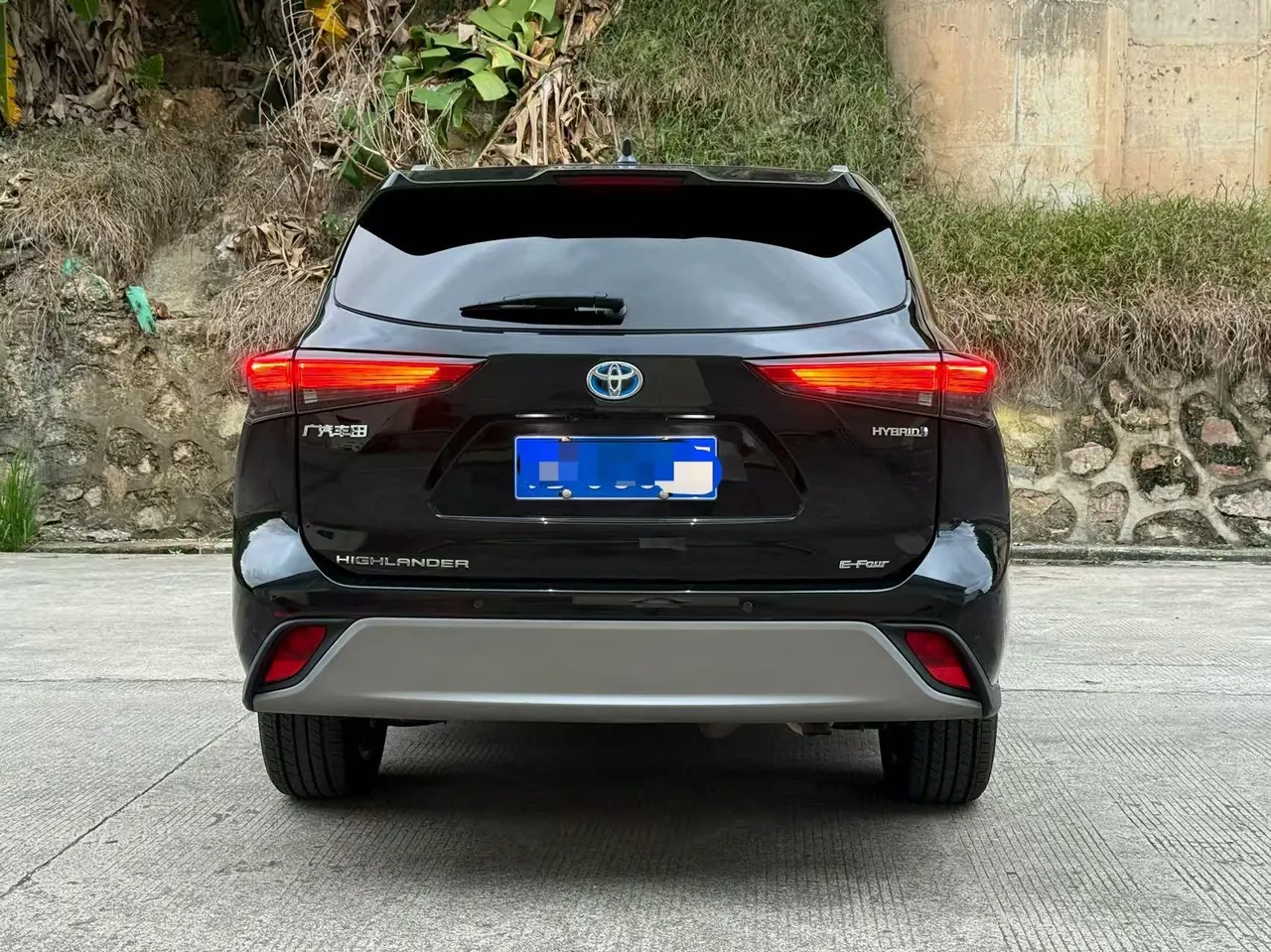 Toyota 2022 Highlander Dual Engine 2.5 Stepless Four-wheel Drive Premium Edition 7-seat Automatic Gear 3