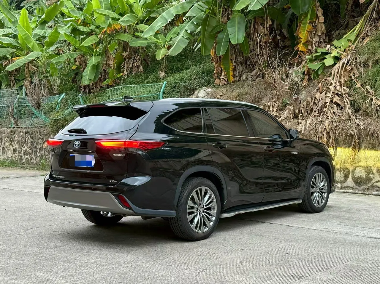 Toyota 2022 Highlander Dual Engine 2.5 Stepless Four-wheel Drive Premium Edition 7-seat Automatic Gear 4