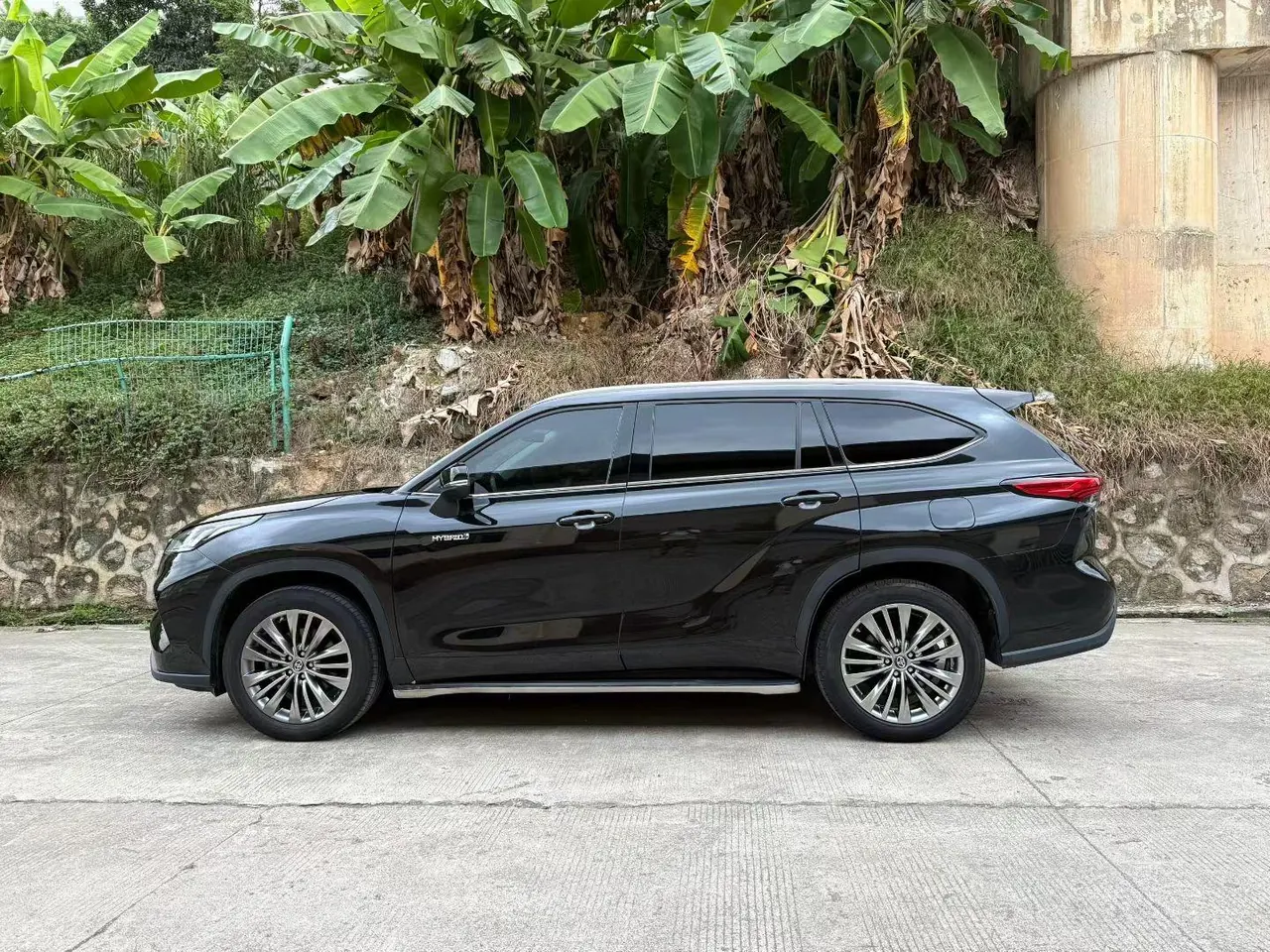 Toyota 2022 Highlander Dual Engine 2.5 Stepless Four-wheel Drive Premium Edition 7-seat Automatic Gear 5