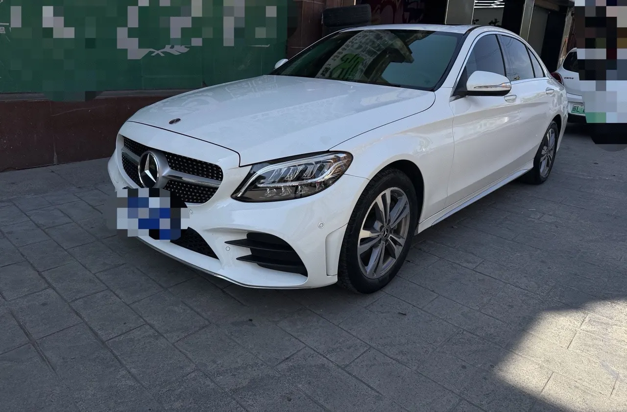 打开图片灯箱:Mercedes Benz Class C 2020 C 260 L 48V 1.5T Sports Edition Automatic Gear