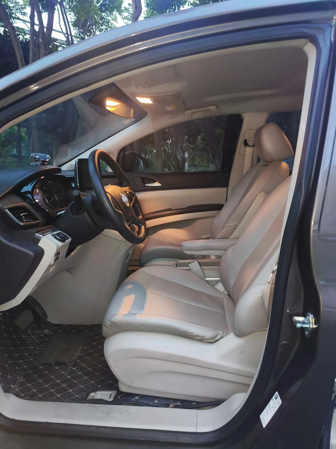 Buick 2022 GL8 Land Business Class 48V 2.0T 652T Comfortable Automatic Gear 9