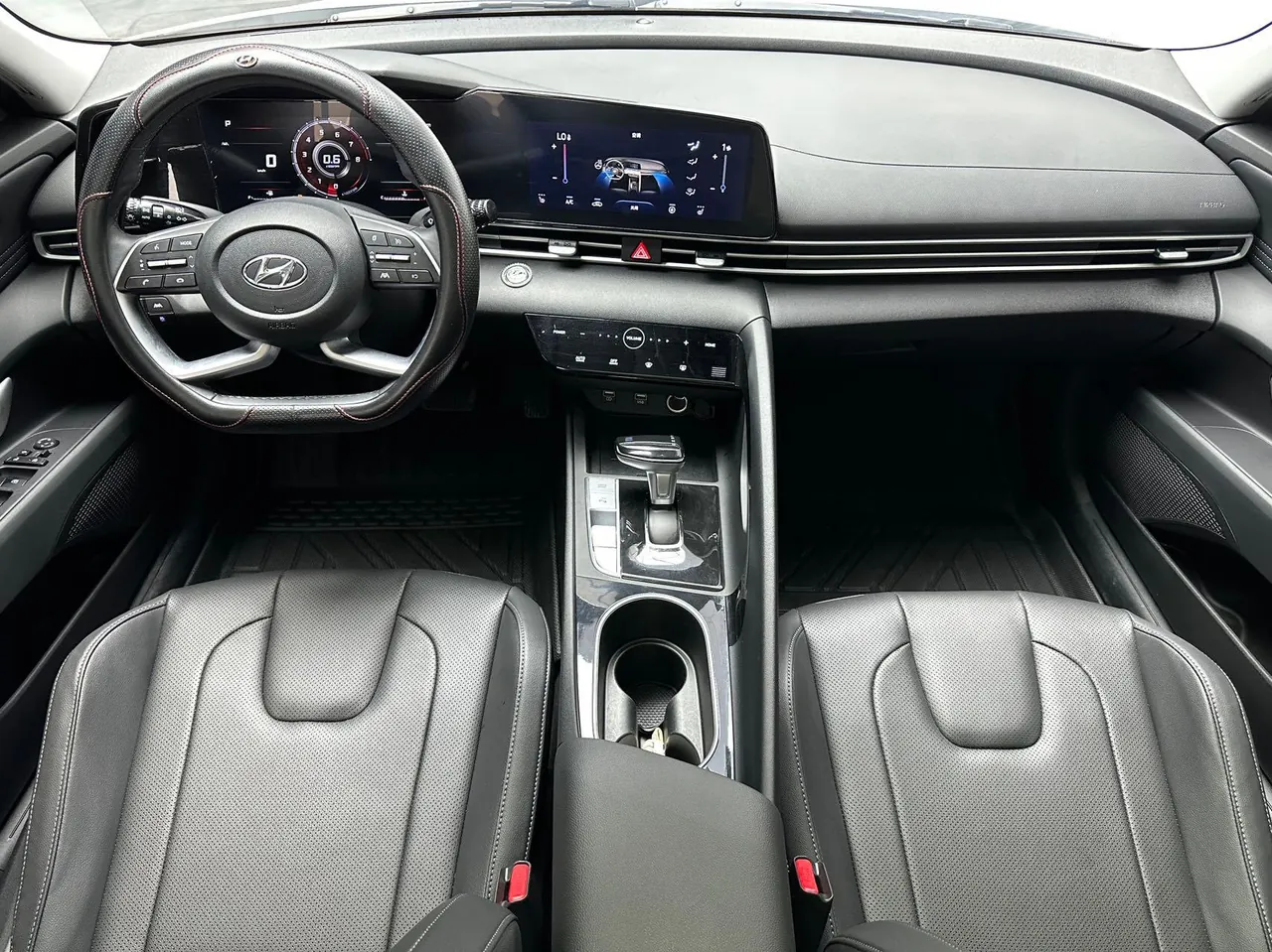 Hyundai 2022 Elantra -3-compartment 1.5 stepless LUX premium automatic gear 10