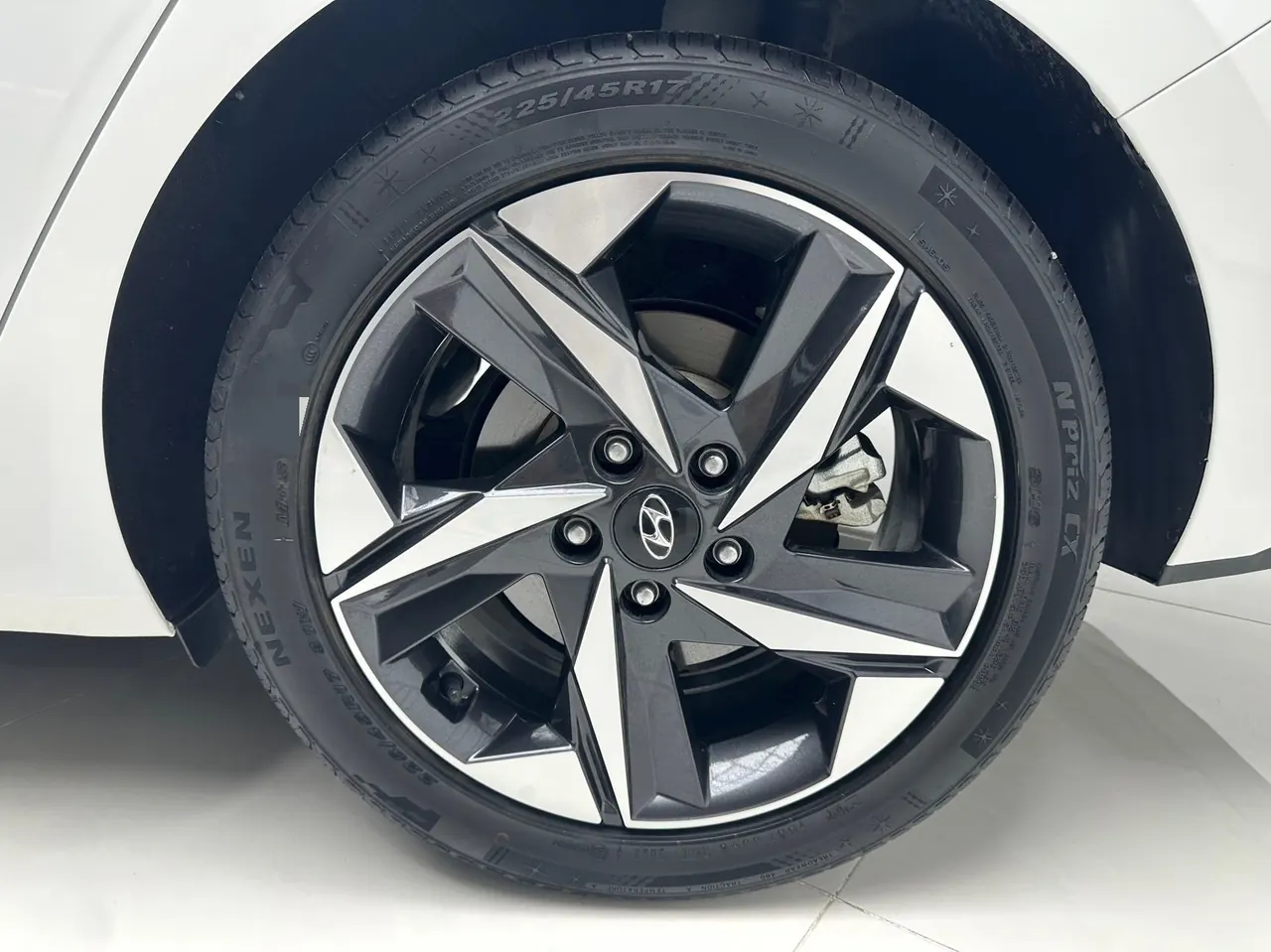 Hyundai 2022 Elantra -3-compartment 1.5 stepless LUX premium automatic gear 13