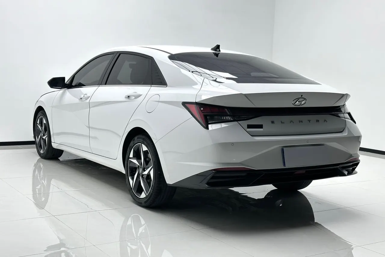 Hyundai 2022 Elantra -3-compartment 1.5 stepless LUX premium automatic gear 4