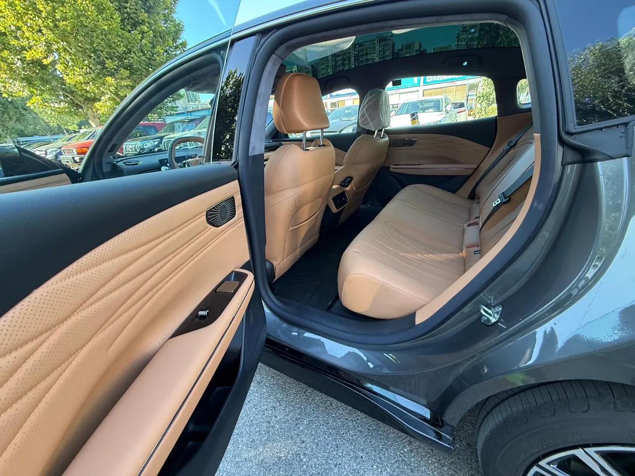 Geely Galaxy 2025 xingyao 8 EM-P 1.5T 130km exploration version automatic gear 3