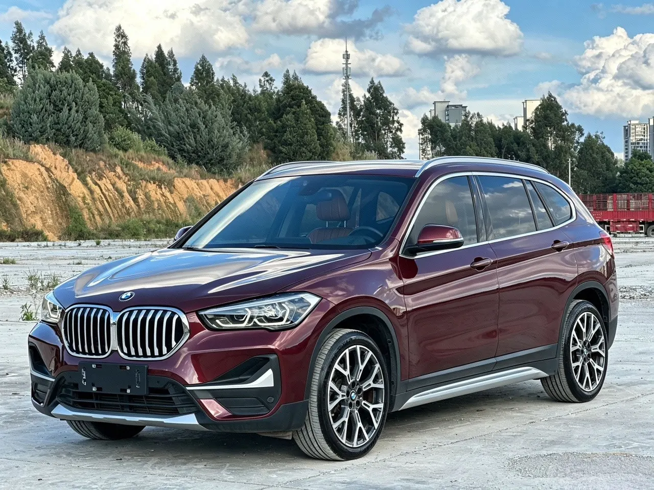Открыть галерею: BMW 2020 X1 xDrive25Li 2.0T exclusive automatic gear