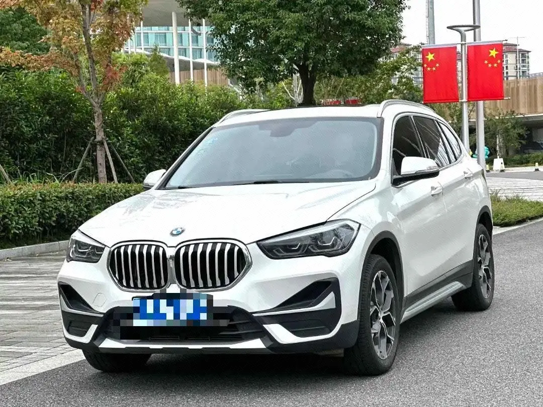 Открыть галерею: BMW 2020 X1 sDrive20Li 1.5T exclusive automatic gear