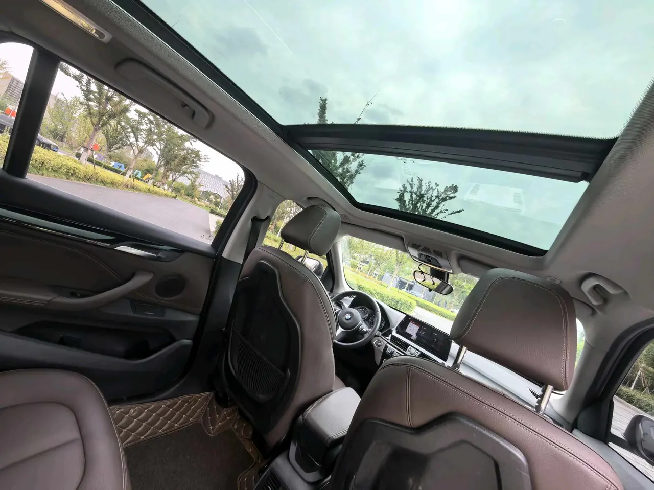 BMW 2020 X1 sDrive20Li 1.5T exclusive automatic gear 4