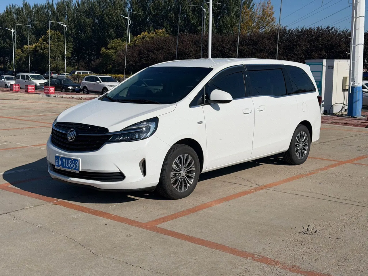 打开图片灯箱:Buick 2022 GL8 Land Business Class 48V 2.0T 652T Comfortable Automatic Gear