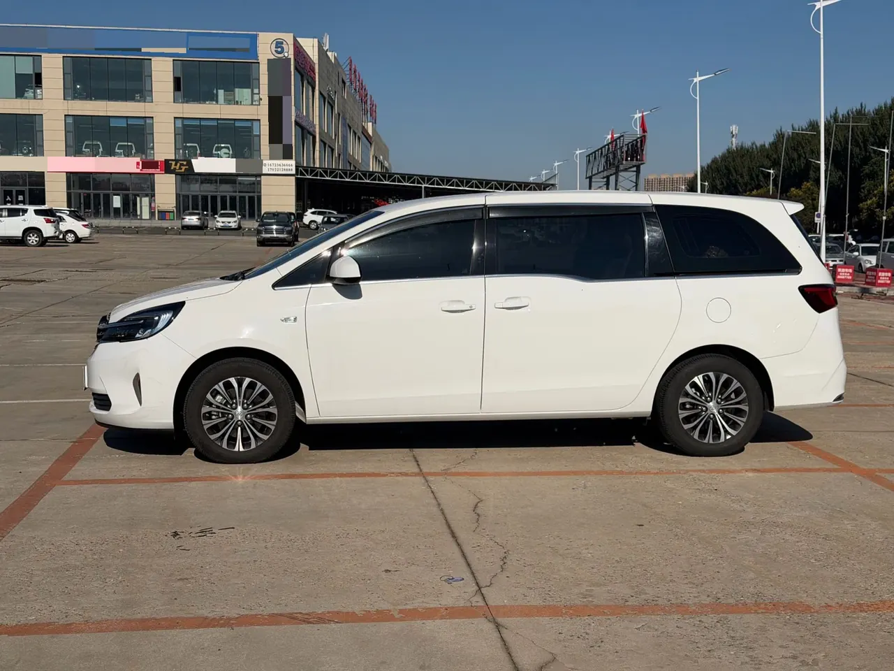 Buick 2022 GL8 Land Business Class 48V 2.0T 652T Comfortable Automatic Gear 3