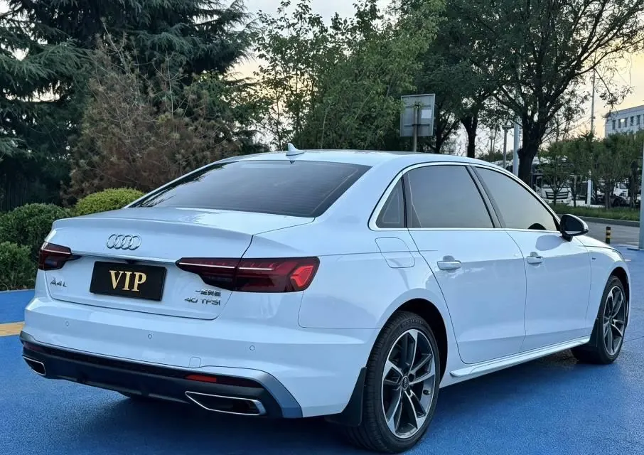 Audi 2021 A4L 2.0TFSI 40TFSI into the life version of the automatic gear 3