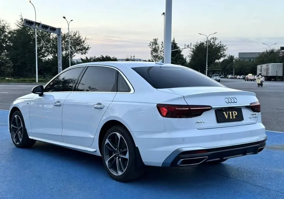 Audi 2021 A4L 2.0TFSI 40TFSI into the life version of the automatic gear 4