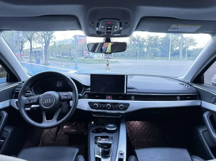 Audi 2021 A4L 2.0TFSI 40TFSI into the life version of the automatic gear 5