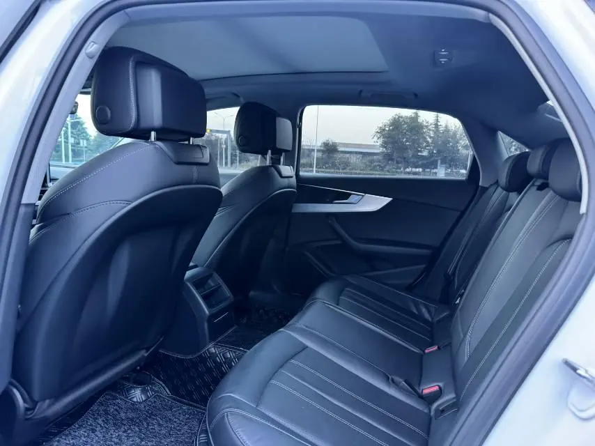 Audi 2021 A4L 2.0TFSI 40TFSI into the life version of the automatic gear 7