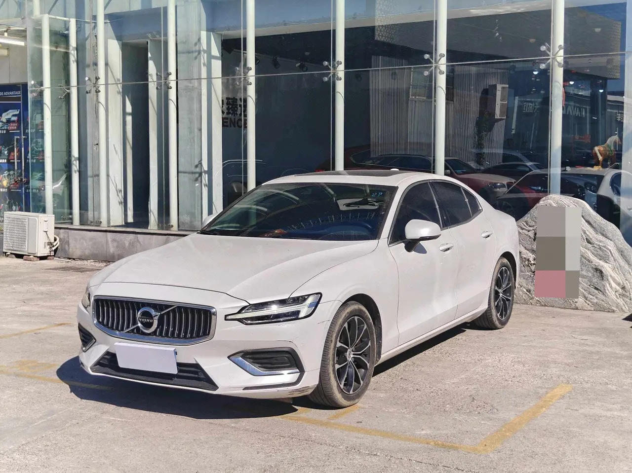 Open image lightbox: Volvo 2021 S60 2.0T T4 Zhiyi Deluxe Edition Automatic Gear