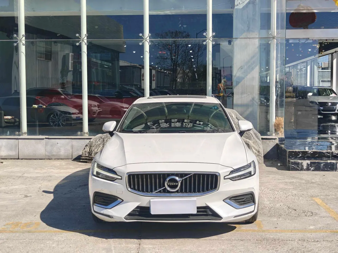 Volvo 2021 S60 2.0T T4 Zhiyi Deluxe Edition Automatic Gear 2