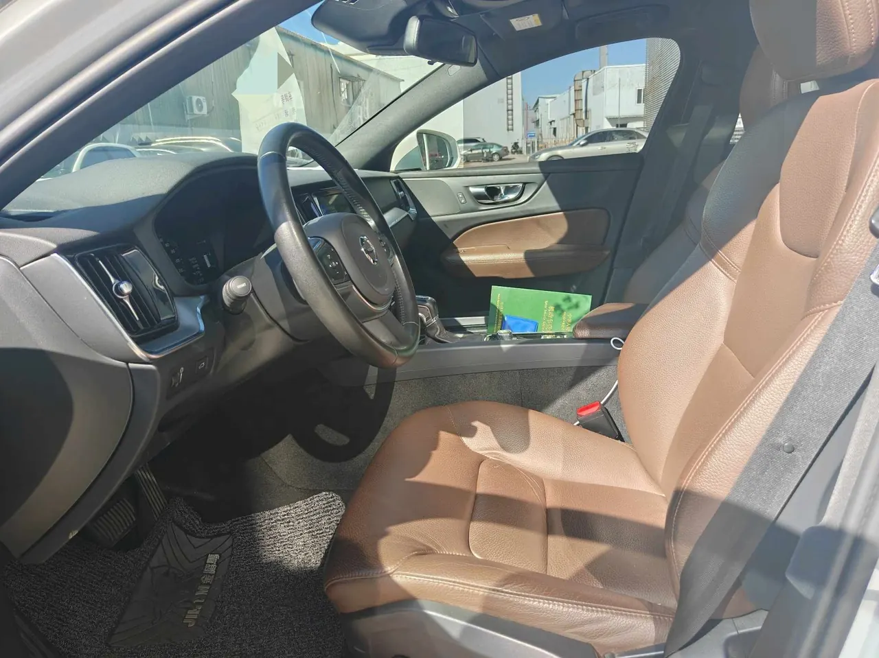 Volvo 2021 S60 2.0T T4 Zhiyi Deluxe Edition Automatic Gear 4