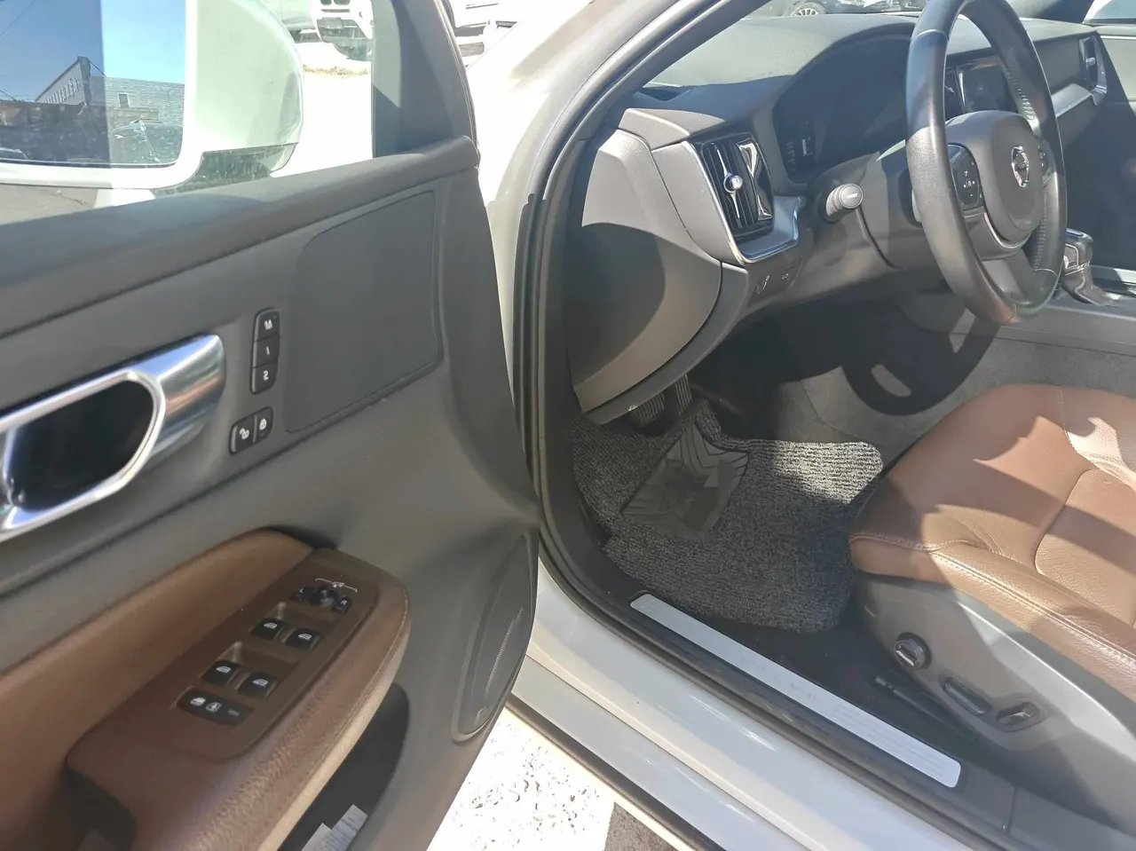 Volvo 2021 S60 2.0T T4 Zhiyi Deluxe Edition Automatic Gear 5