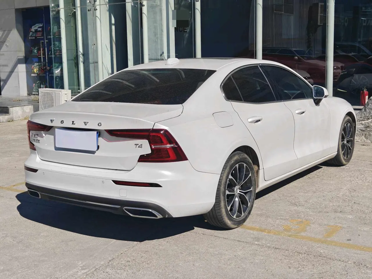 Volvo 2021 S60 2.0T T4 Zhiyi Deluxe Edition Automatic Gear 8