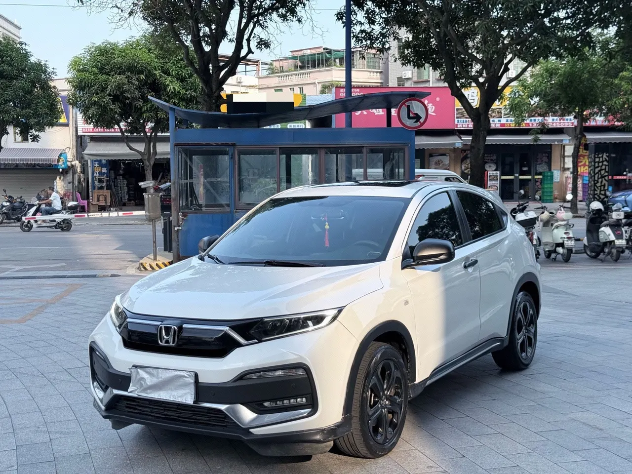 Открыть галерею: Honda 2021 XR-V 1.5T stepless 220TURBO deluxe automatic gear