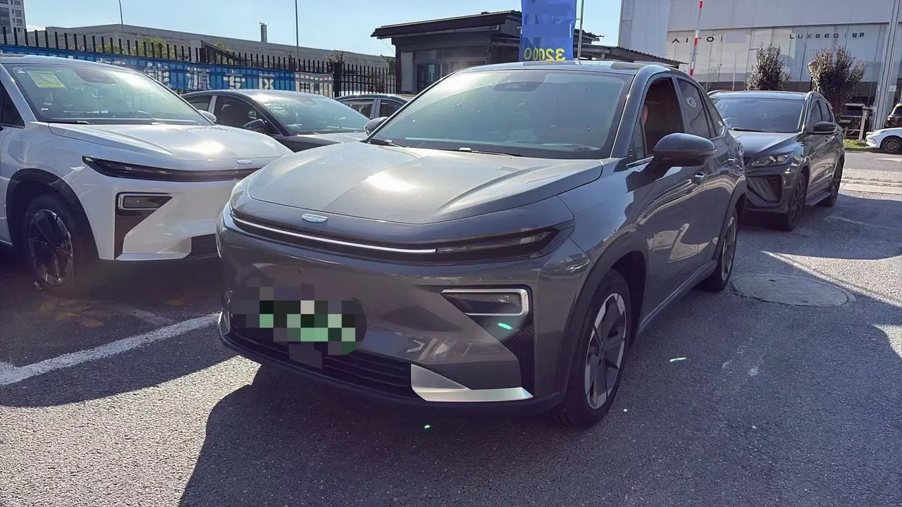 Open image lightbox: Geely 2026 Boyue REV 220km Long Endurance Platinum Extended Range Smart Edition Automatic Gear