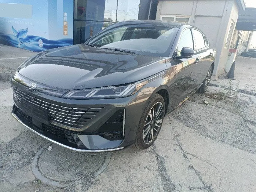 Открыть галерею: ChangAn 2026 Yidong HEV 1.5 Blue Whale Super Qing Zhixiang Automatic Gear