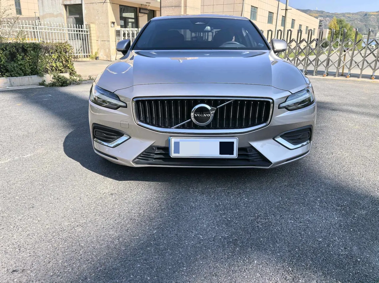 Volvo 2023 S60 48V 2.0T B4 Zhiyuan Deluxe Edition Automatic Gear 3