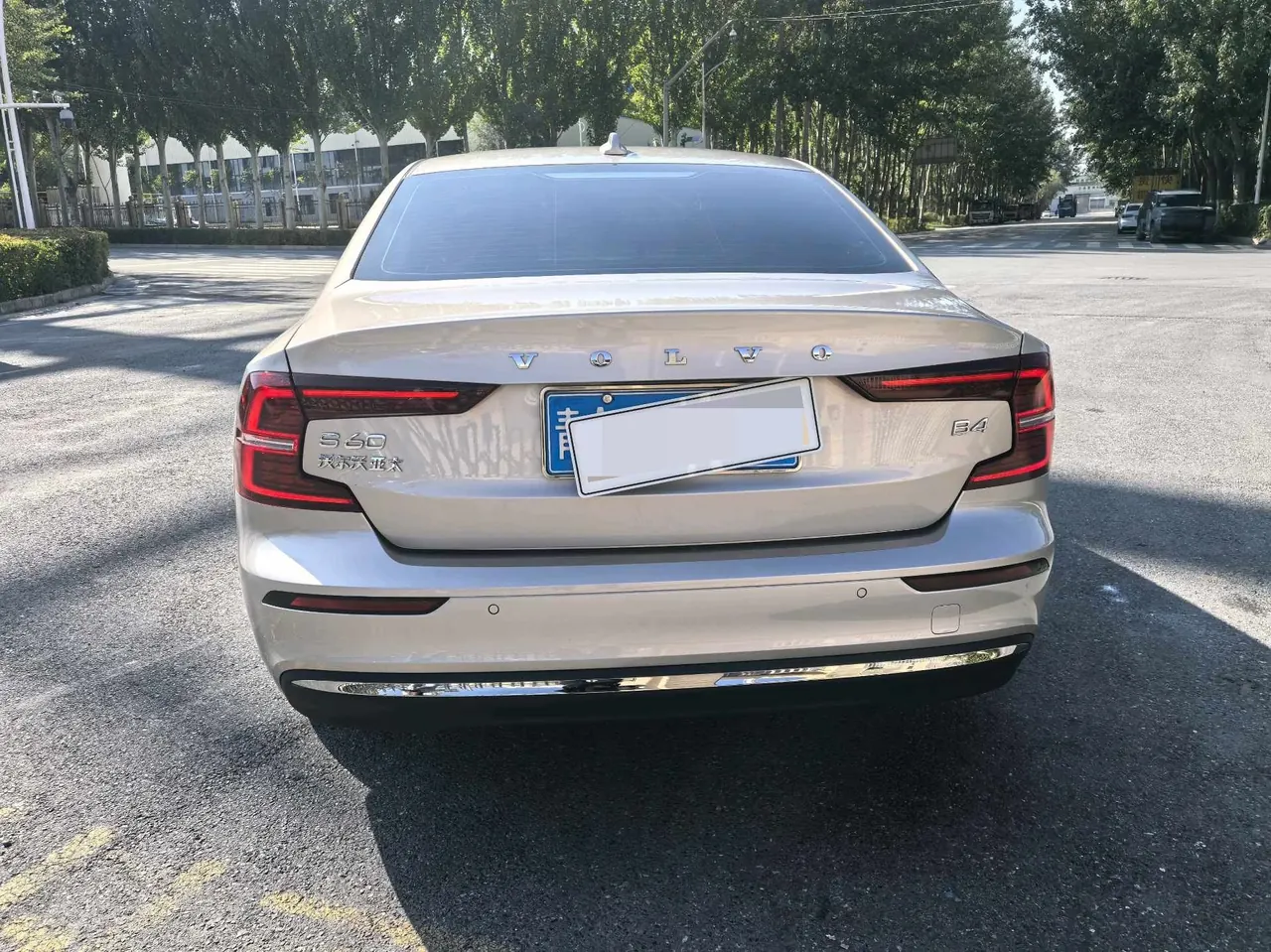 Volvo 2023 S60 48V 2.0T B4 Zhiyuan Deluxe Edition Automatic Gear 8