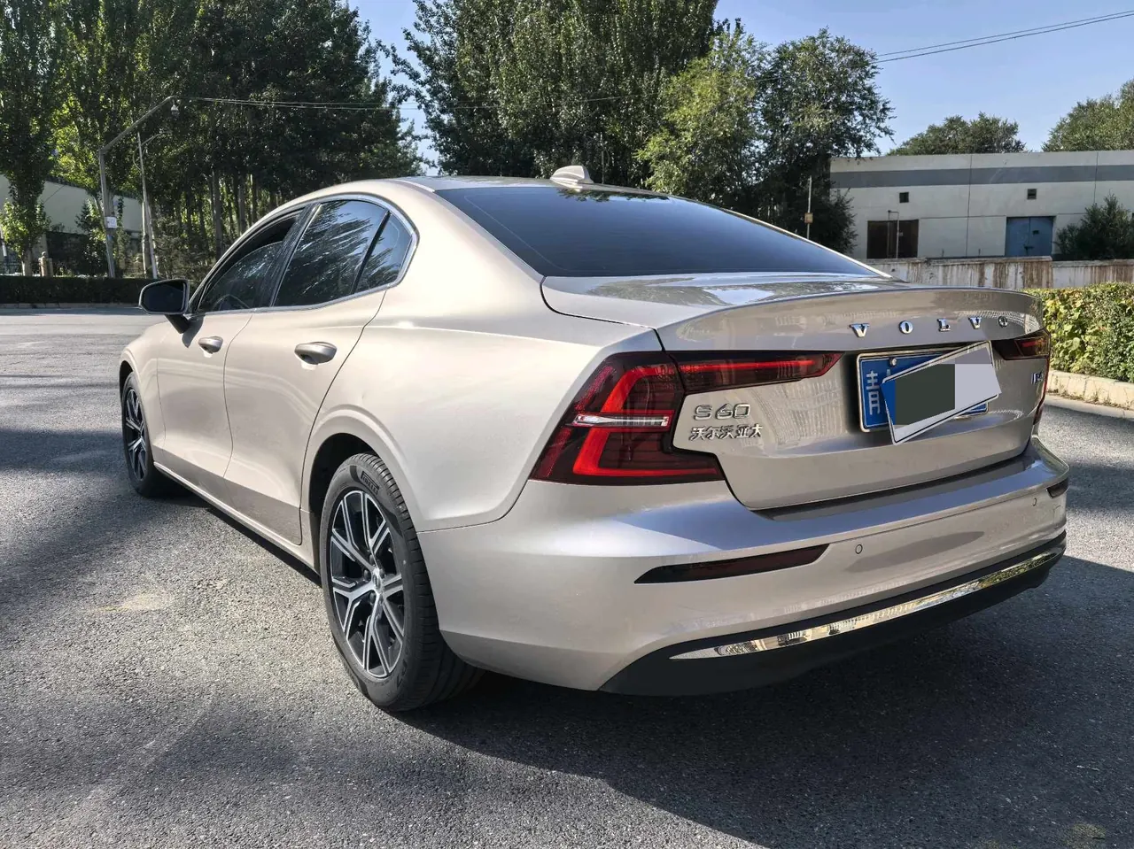 Volvo 2023 S60 48V 2.0T B4 Zhiyuan Deluxe Edition Automatic Gear 9