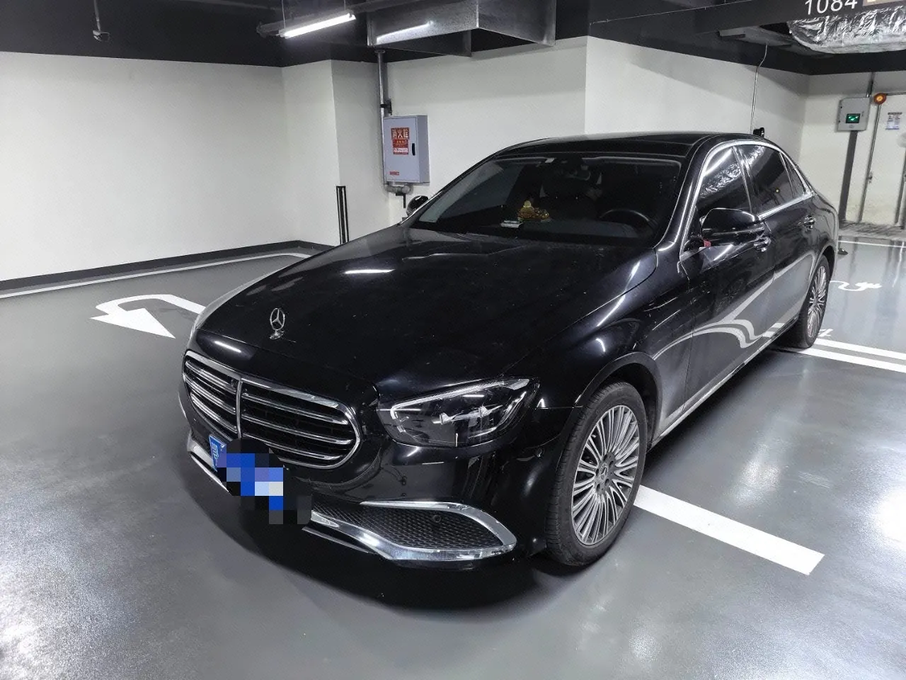 Открыть галерею: Mercedes Benz E Class 2023 E 300 L 2.0T Luxury Automatic Gear
