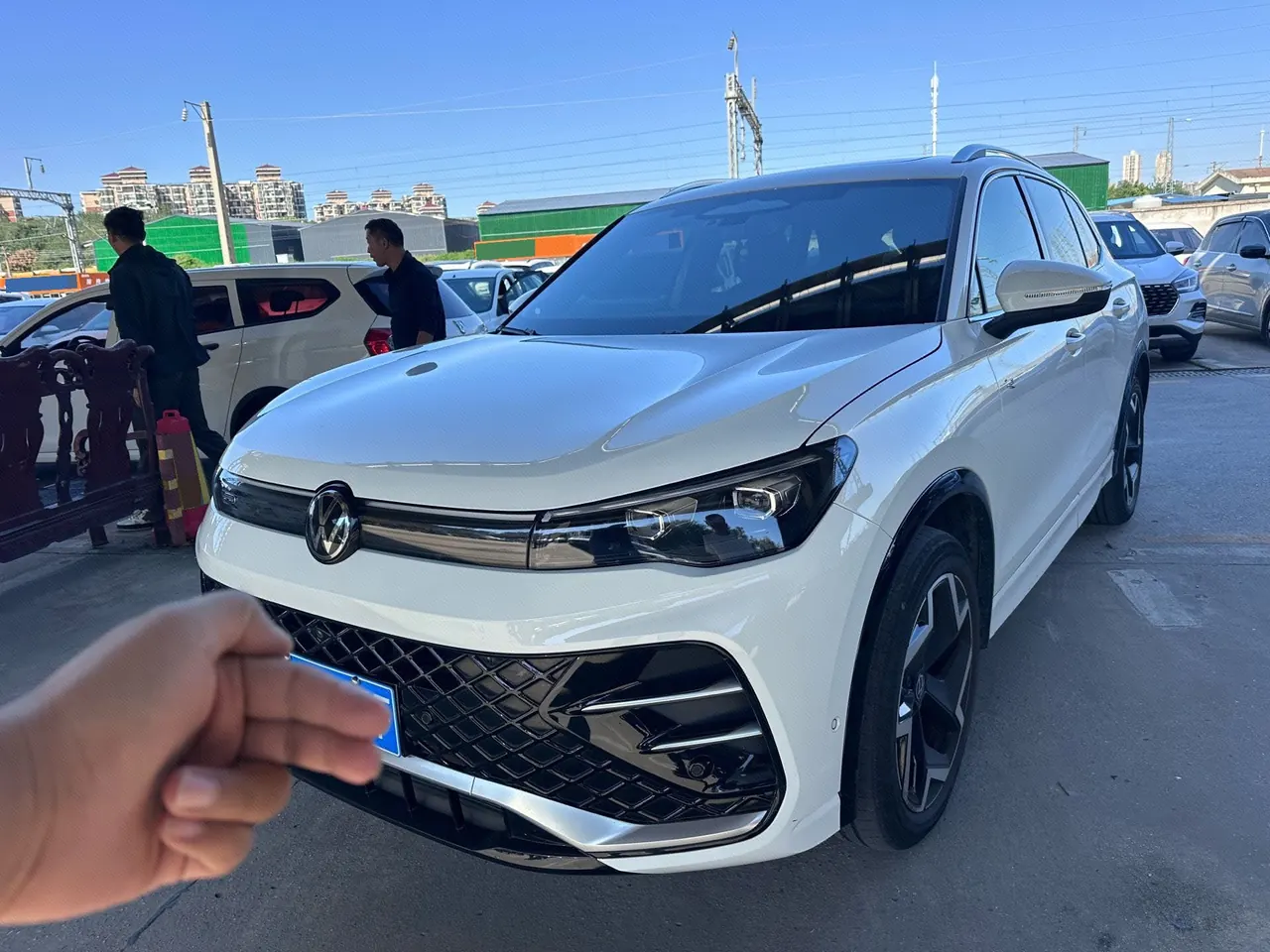 Open image lightbox: Volkswagen 2024 Tiguan L PRO 2.0TSI 380TSI Four-wheel Drive R-Line Smart Collar Edition Automatic Gear