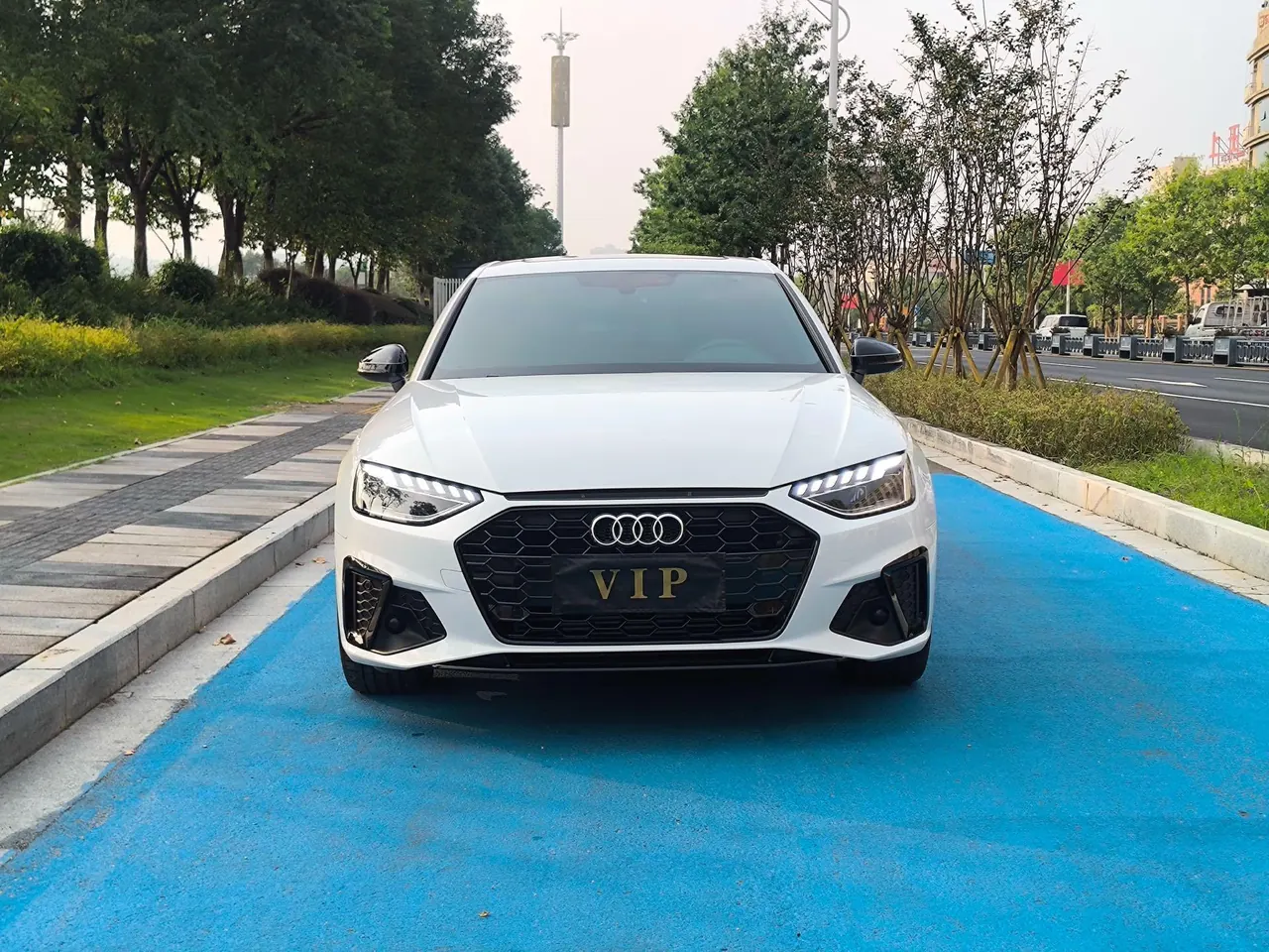 Audi 2024 A4L 2.0TFSI 40TFSI Deluxe Dynamic Automatic 2