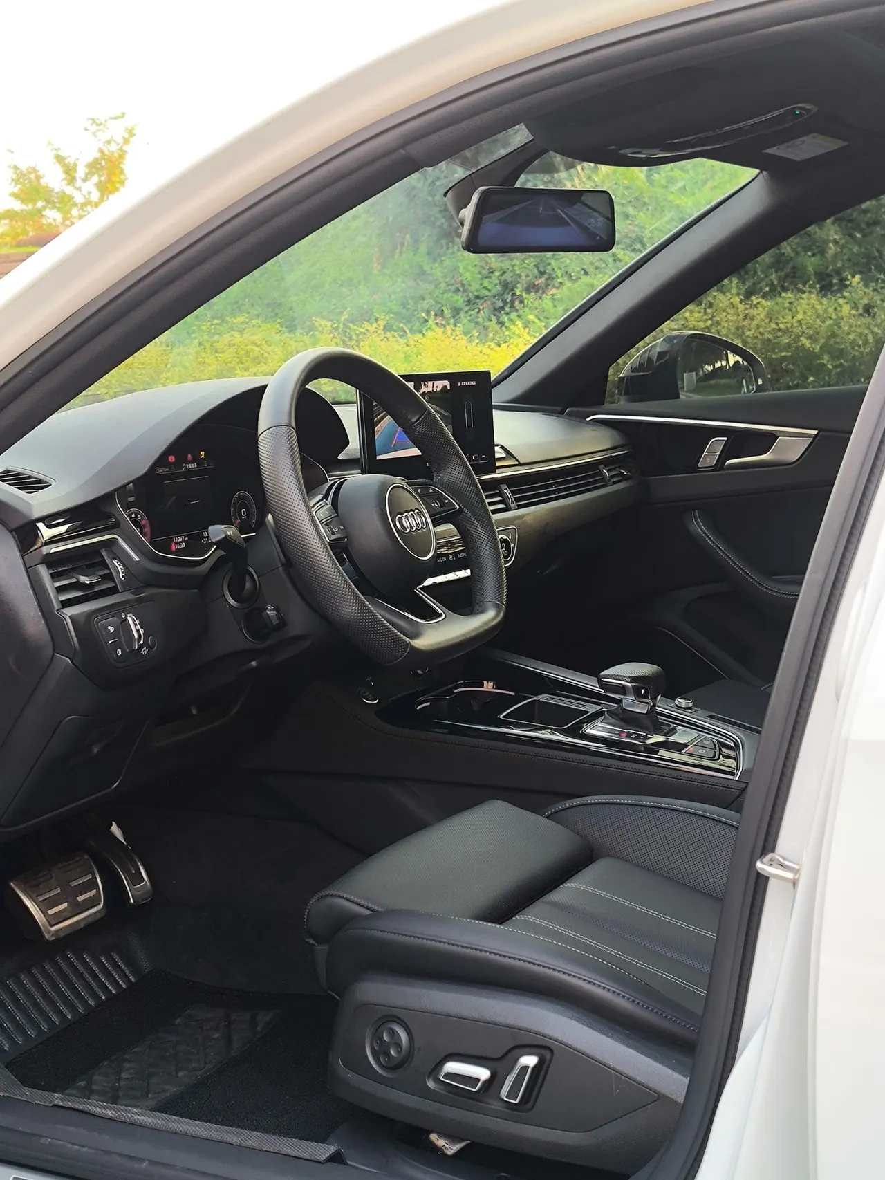 Audi 2024 A4L 2.0TFSI 40TFSI Deluxe Dynamic Automatic 5