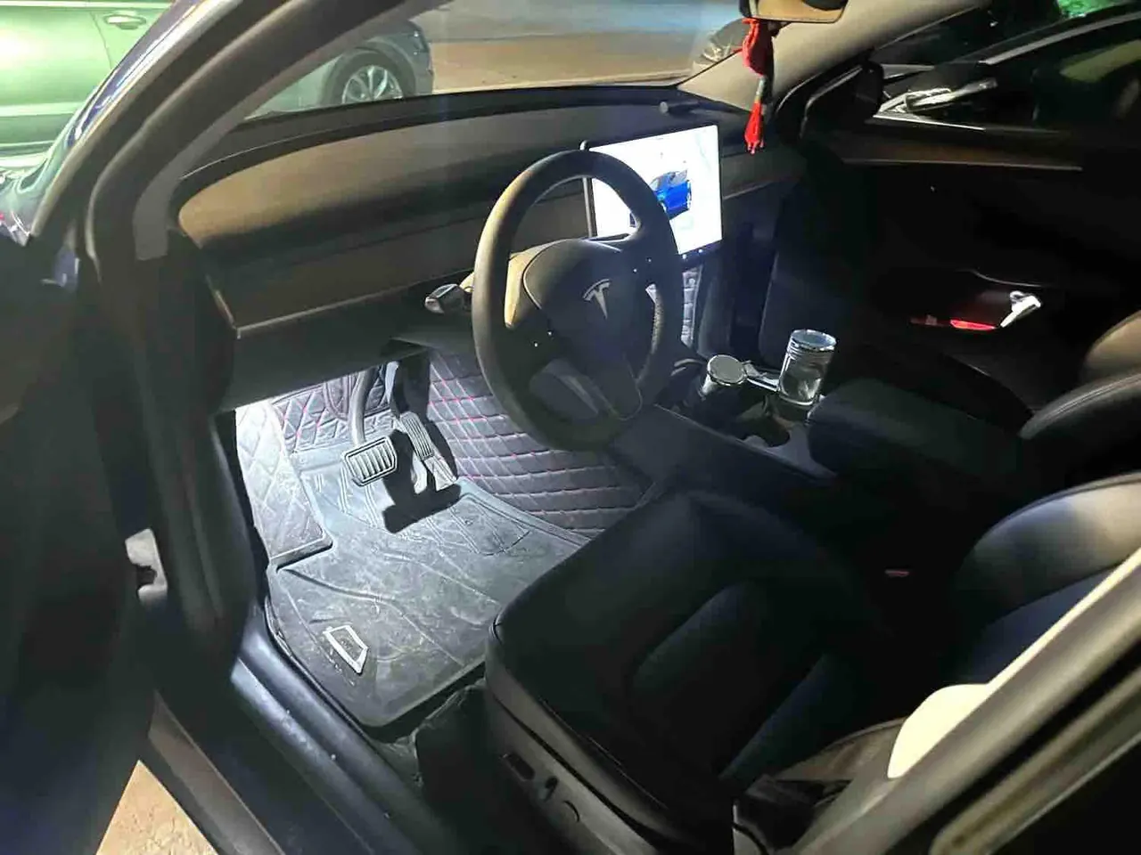 Tesla 2022 Model Y rear-wheel drive version (facelift) automatic gear 2